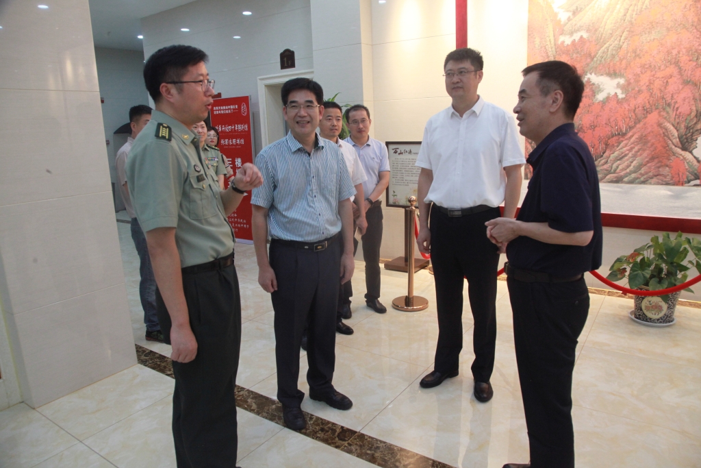 2020年8月13日江蘇省軍區(qū)轉(zhuǎn)業(yè)辦主任徐建軍等來(lái)鷹游集團(tuán)參觀(guān)調(diào)研